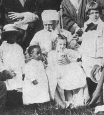 Abdu'l-Baha and children